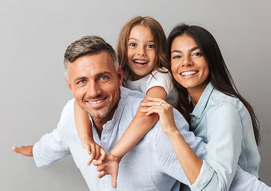 Familia: un participante de un estudio clínico con sus seres queridos