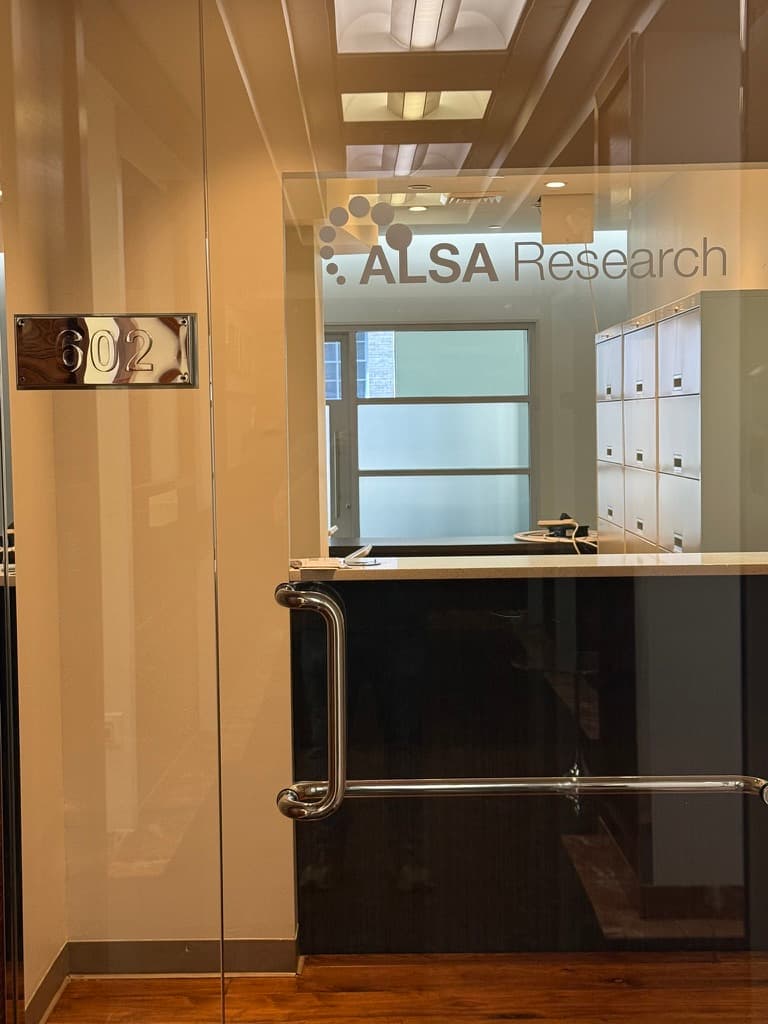 Entrada de la oficina de ALSA Research en Manhattan